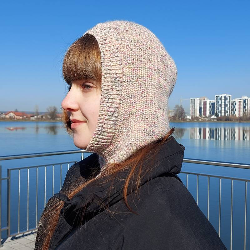 Frau Rosa Haube Mit Kapuze Rosa Umhang Warme Alpaka Mütze Snood Weiße Stricken Winterhaube Weiß Strickmütze von KnitGeometricStyle
