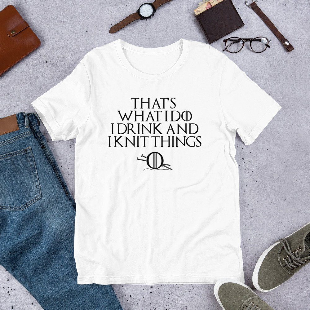 That Es What I Do, Drink & Knit Things T-Shirt For Knitters That Es What I Do, Drink & Knit Things T-Shirt For Knitters von KnitHackerShop