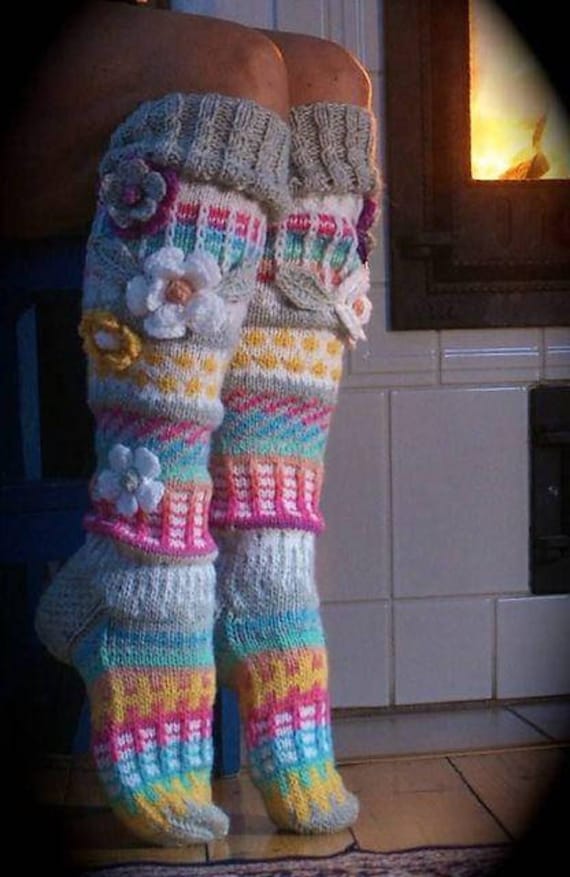 Overknee-Socken, Oberschenkelhohe Socken, Handgestrickte Kniestrümpfe, Blumen-Kniestrümpfe, Blumensocken, Regenbogensocken, Damensocken Overknee-Socken, Oberschenkelhohe Socken, Handgestrickte Kniestrümpfe, Blumen-Kniestrümpfe, Blumensocken, Regenbogensocken, Damensocken von KnitKnotBoutique1