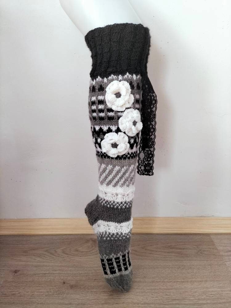 Overkneesocken, Oberschenkelhohe Socken, Handgestrickte Kniesocken, Blumenkniesocken, Blumensocken, Regenbogensocken Frau, Beinwärmer von KnitKnotBoutique1
