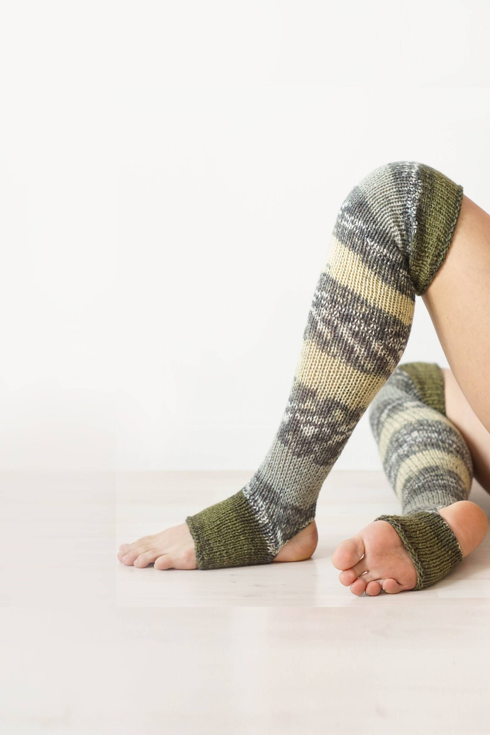 Beinwärmer Über Dem Knie, Grüne Overknee-Socken, Strick Yoga Beinwärmer, Frauen Kleidung von KnitKnotSpace