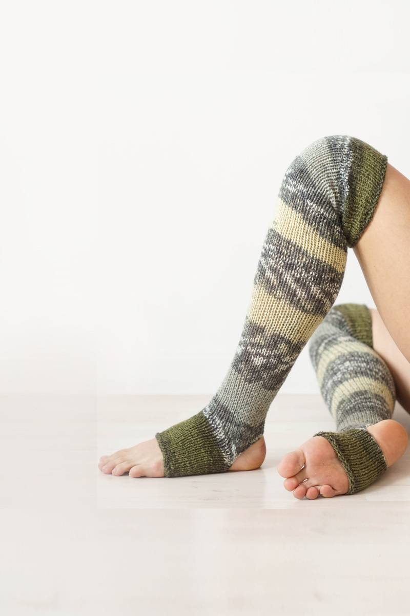 Beinwärmer Über Dem Knie, Grüne Overknee-Socken, Strick Yoga Beinwärmer, Frauen Kleidung Beinwärmer Über Dem Knie, Grüne Overknee-Socken, Strick Yoga Beinwärmer, Frauen Kleidung von KnitKnotSpace