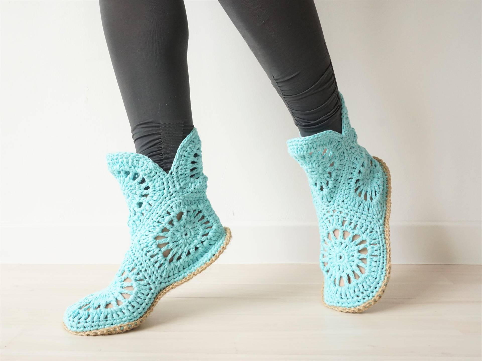 Blaue Häkeln Hausschuhe, Geschenk Für Sie, Handgemachtes Geschenk, Pantoffel Stiefel, Haus Damen Mutter, Blau Socken von KnitKnotSpace