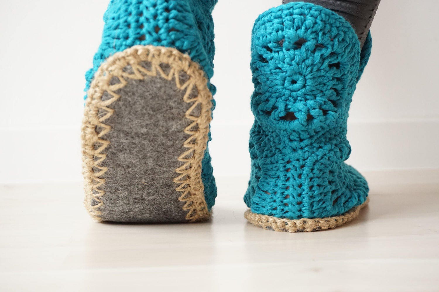 Damen Hausschuhe, Häkeln Pantoffel Stiefel, Blaue Lehrer Geschenk, Bester Freund Frau Geschenkidee, Mama Geschenk von KnitKnotSpace