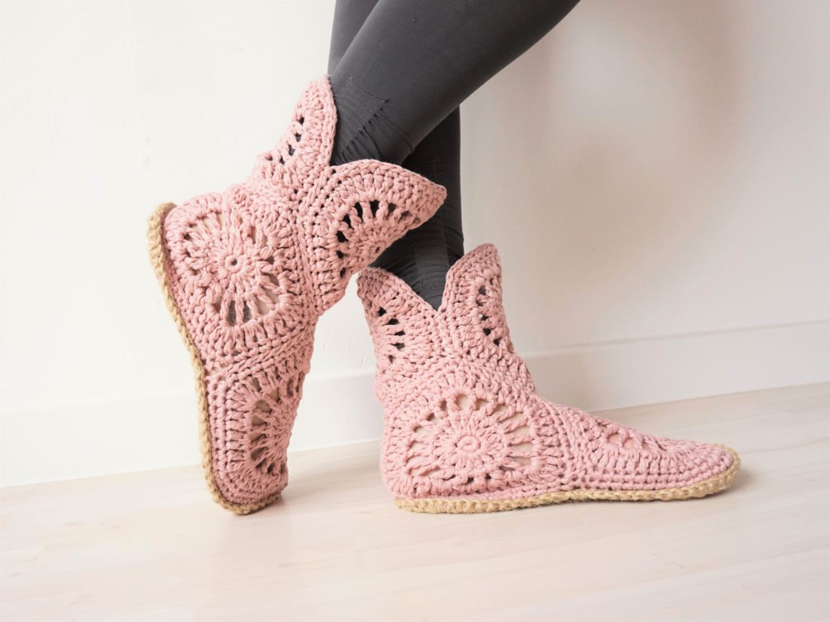 Hausschuhe Für Brautjungfern, Rosa Hausschuhe, Damen Häkelschuhe, Muttergeschenk, Geschenk Unter 50 von KnitKnotSpace