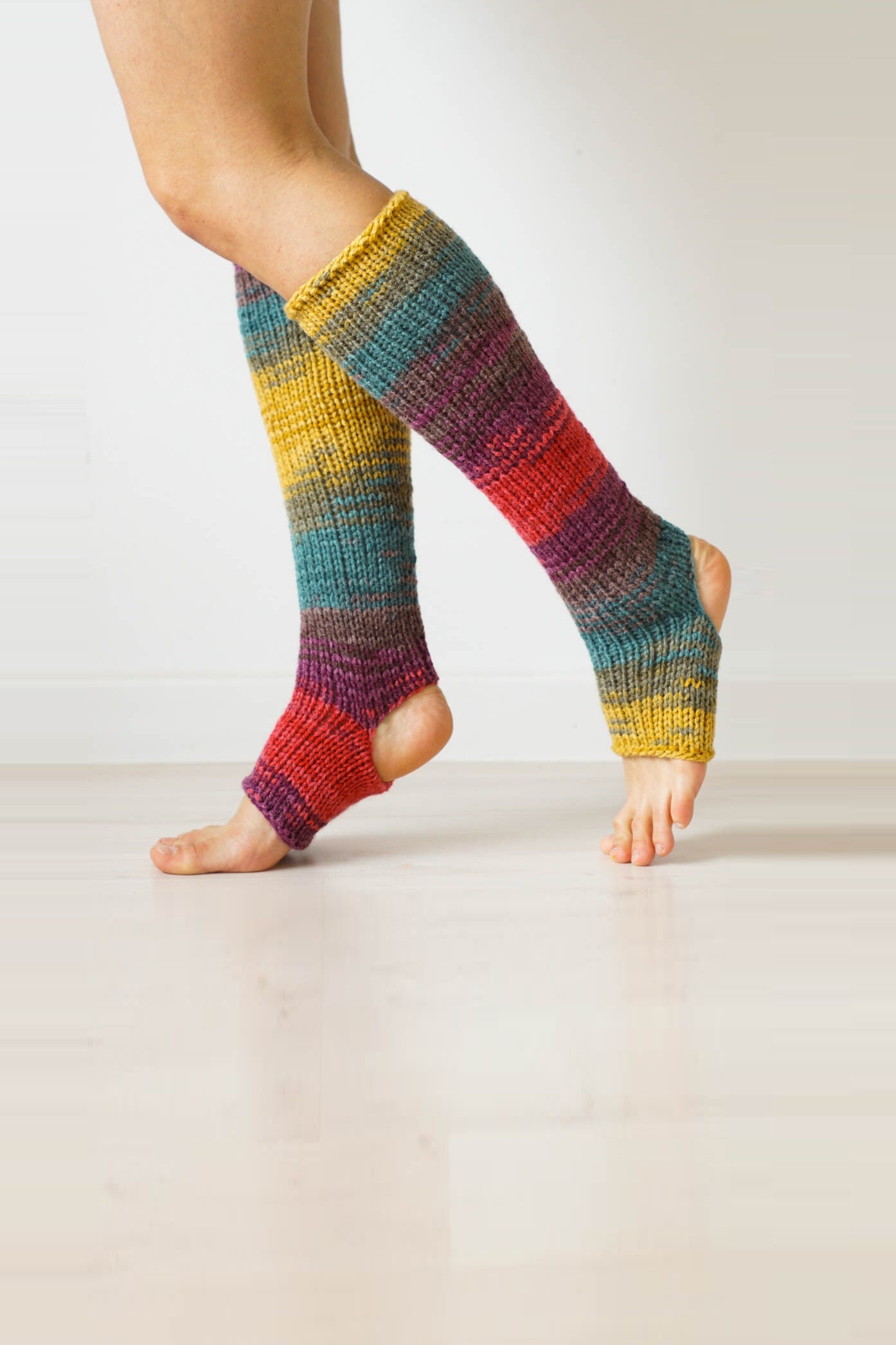 Stricksocken, Damen Loungewear, Bunte Yoga Socken, Stulpen Für Yoga, Strick, Lehrer Geschenk, Stulpen, Kniestrümpfe von KnitKnotSpace