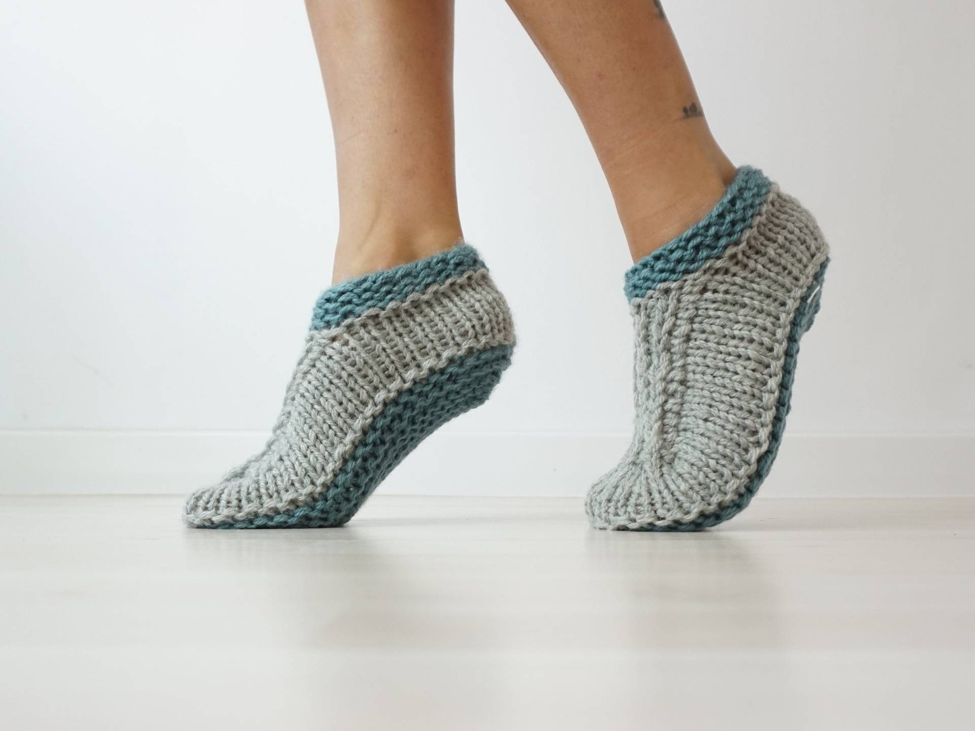 Warme Wintersocken, Weihnachtsgeschenk, Dicke Frauen Hausschuh Socken, Niedrige Gestrickte Hausschuhe, Winter Wollsocken von KnitKnotSpace