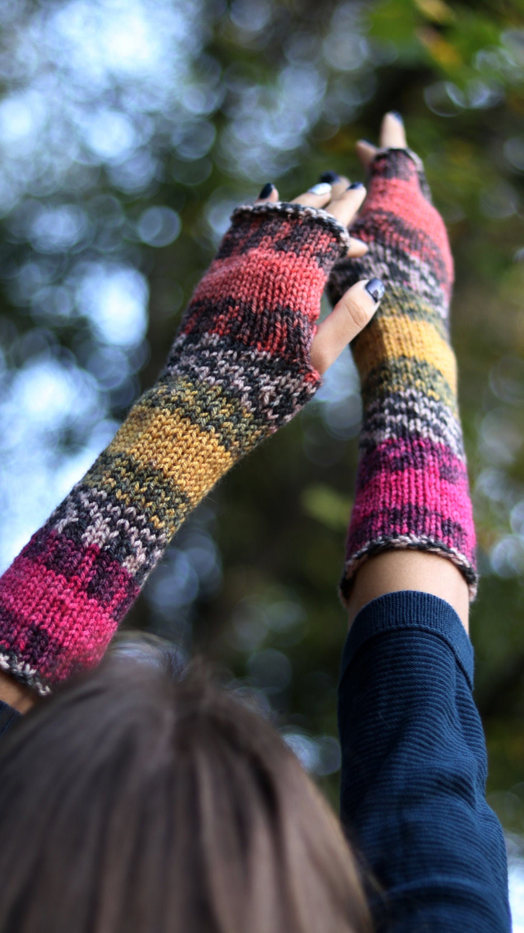 stricken Accessoires, Geschenk Für Sie, Fingerlose Herbst Handschuhe, Accessoires Kaltes Wetter, Frauen Herbstfäustlinge, Armstulpen, Texting von KnitKnotSpace