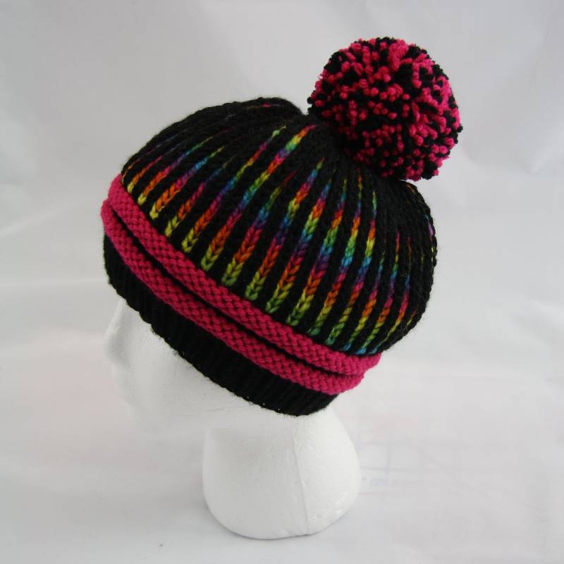 Regenbogen/Schwarz - Teen Hut Frau Brötchen Bommelmütze Regenbogen/Schwarz - Teen Hut Frau Brötchen Bommelmütze von KnitKnotandWeave