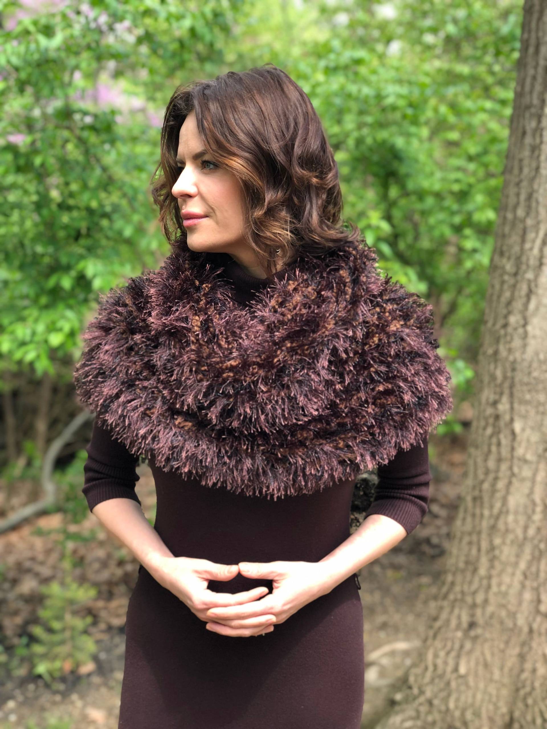 Claires Kunstpelz Kuschelfell, Handgestrickter Schulterwärmer, Schal, Outlander Geschenk, Geschenk Für Mutter, Sie, Freundin von KnitPlayLove