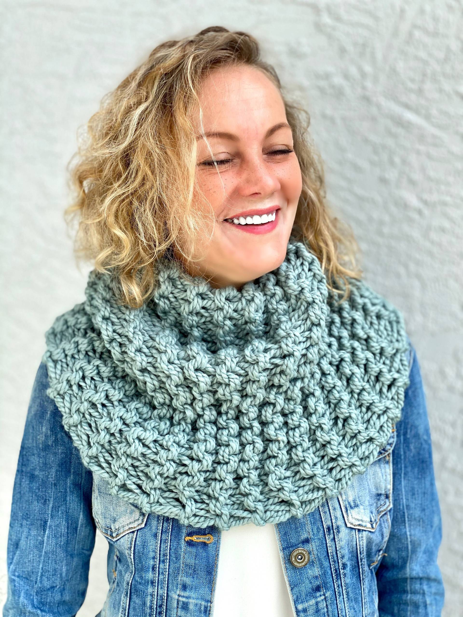 Outlander Claire's Cowl, Weiche Klobige Mobius Infinity Circular Cowl in Mintgrün, Geschenk Für Freundin, Mutter von KnitPlayLove