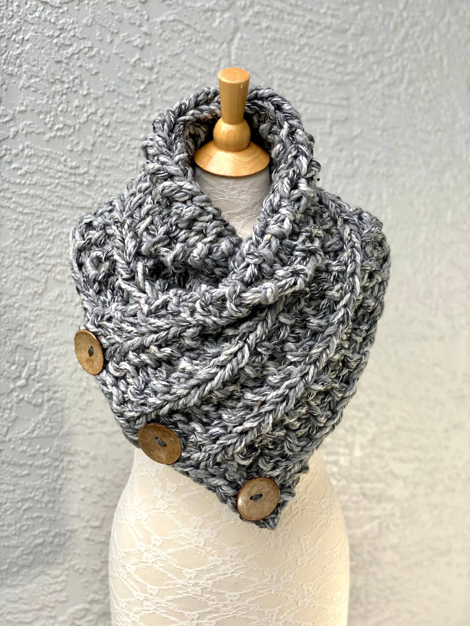Schal, Halsnahe, Dicke Strickjacke, Schulter Cape, Strickmantel Mit 3 Knöpfen, Geschenk Für Freundin von KnitPlayLove