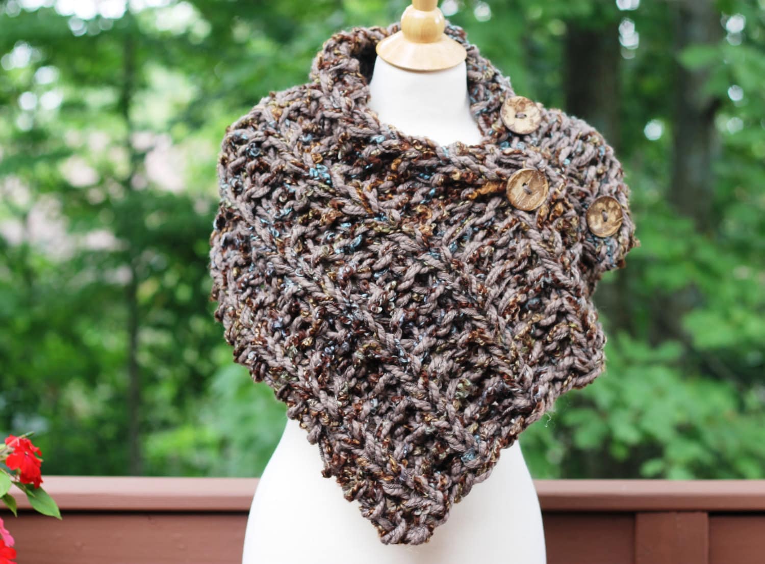 Schal Mit 3 Knöpfen, Kragen in Braun, Gestrickt, Winter Schal, Geschenk Für Mutter von KnitPlayLove