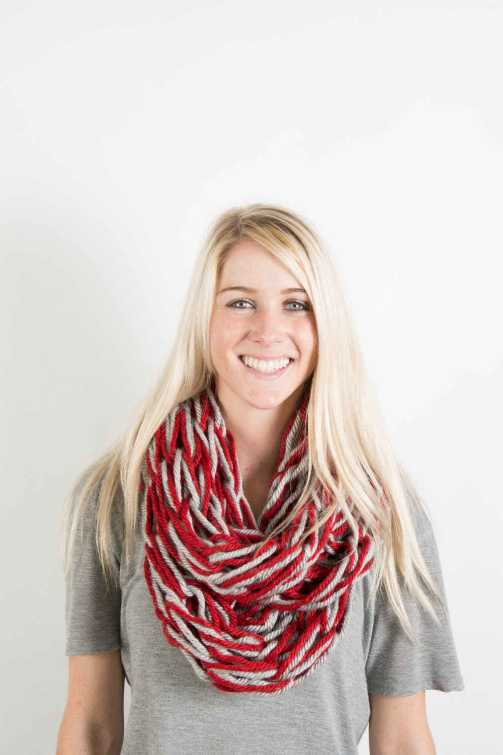 Ohio State Farben Infinity Schal | Arm Gestrickt von KnitTheDayAway