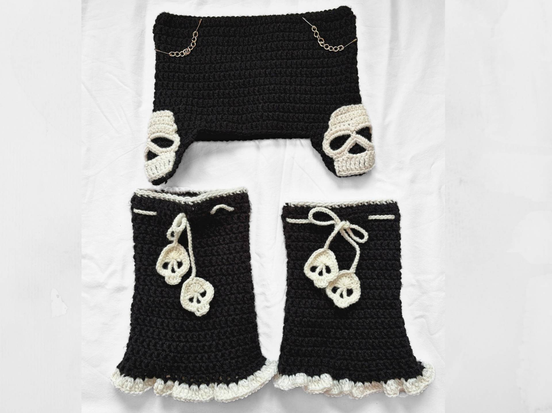 Beinwärmer, Totenkopf Katze Mütze, Schwarz Goth Girl, Slouchy Gehäkelte Beanie Und Beinwärmer-Set von KnitUnicorn