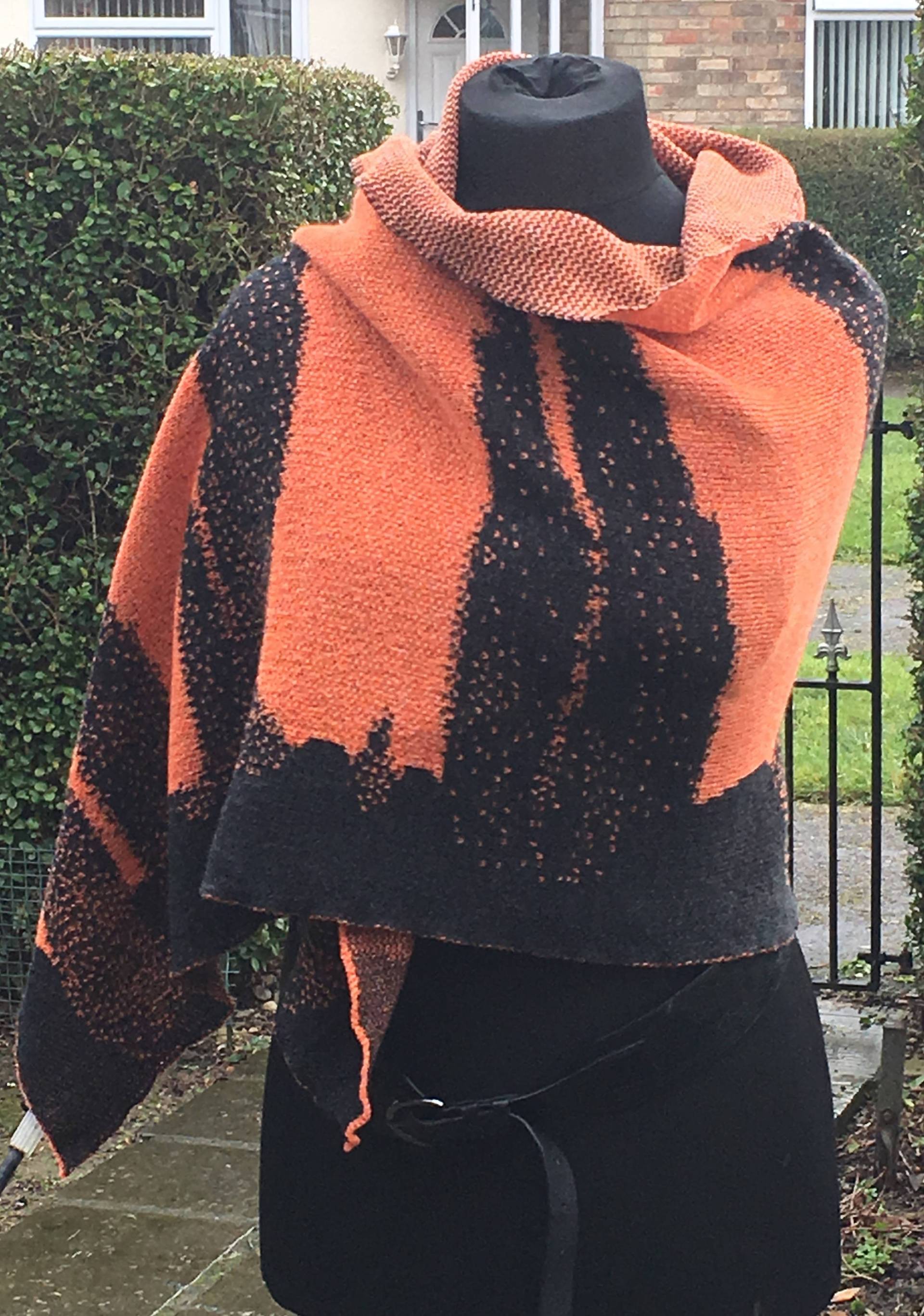 Gebrannte Orange/Schwarz, Outlander Inspiriert, Stehend Steine Schal, Schal Gestrickt Craig Na Dun, Vegan Freundlich Gebrannte Orange/Schwarz, Outlander Inspiriert, Stehend Steine Schal, Schal Gestrickt Craig Na Dun, Vegan Freundlich von KnitWitsBySabine