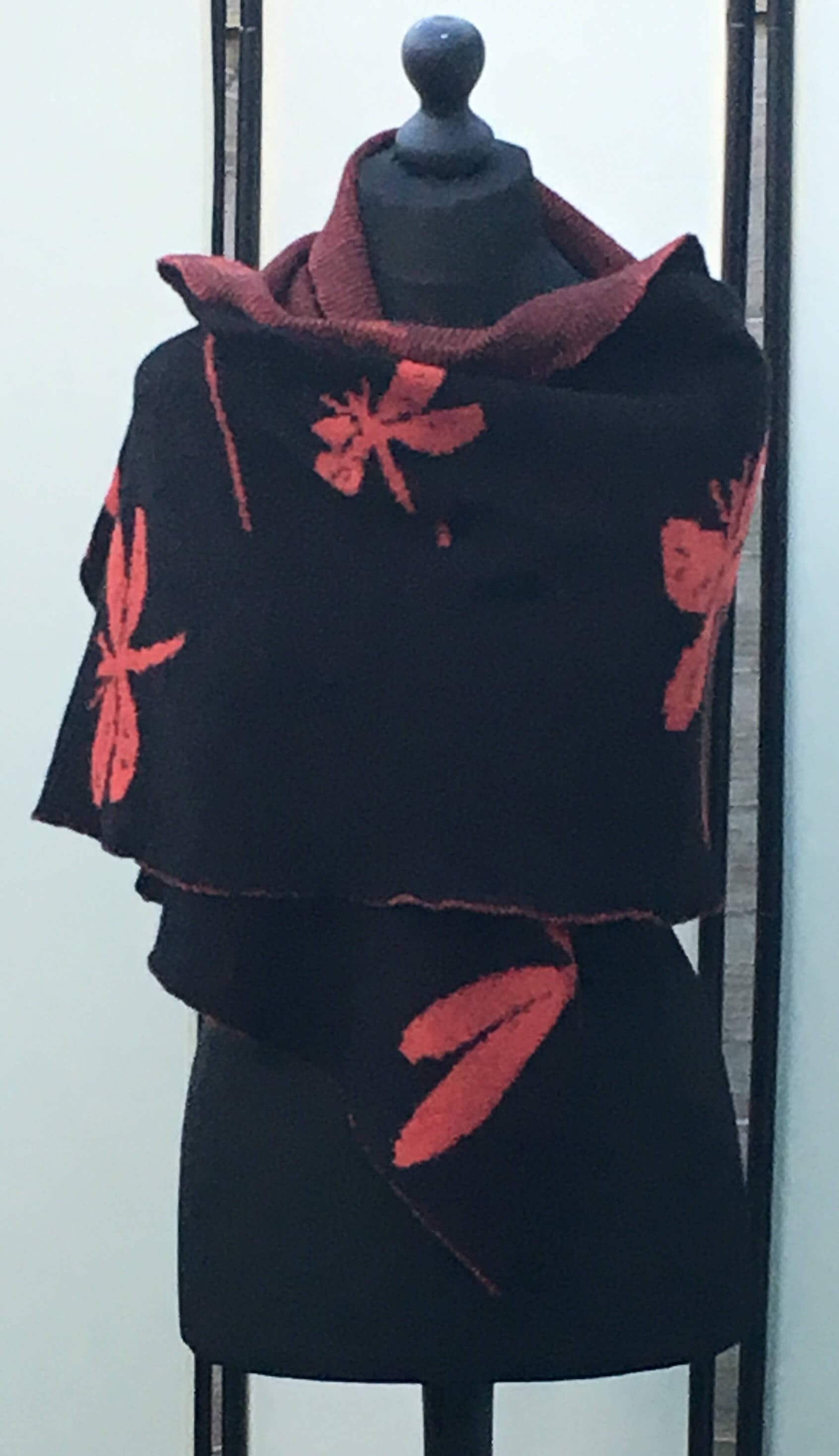 Schwarz/Rost, Libelle in Bernstein, Outlander Schal Gestrickt Schal, Vegan Freundlich Schwarz/Rost, Libelle in Bernstein, Outlander Schal Gestrickt Schal, Vegan Freundlich von KnitWitsBySabine
