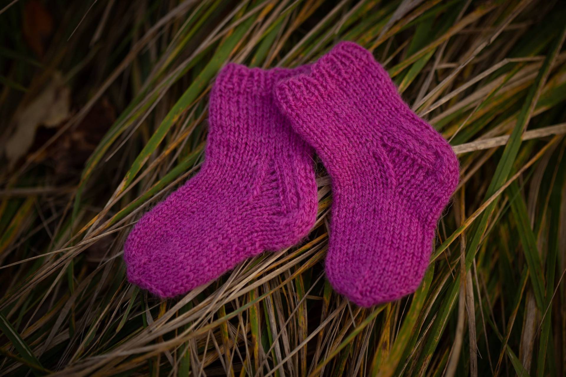 Handgestrickte Babysocken - Erste Wollsocken Fürs Baby von KnitfinityKnitfinity