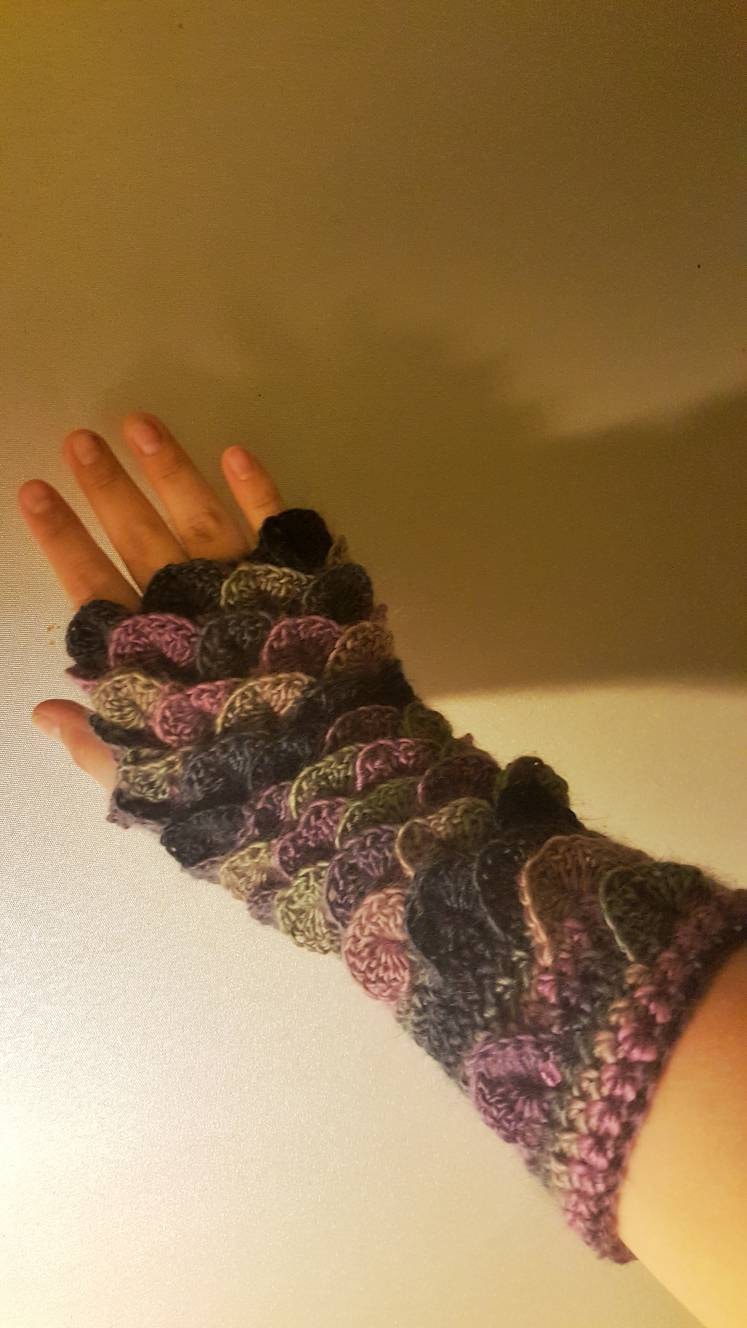 Drachenkönigin Armstulpen Drachenkönigin Armstulpen von KnitfixAndChai