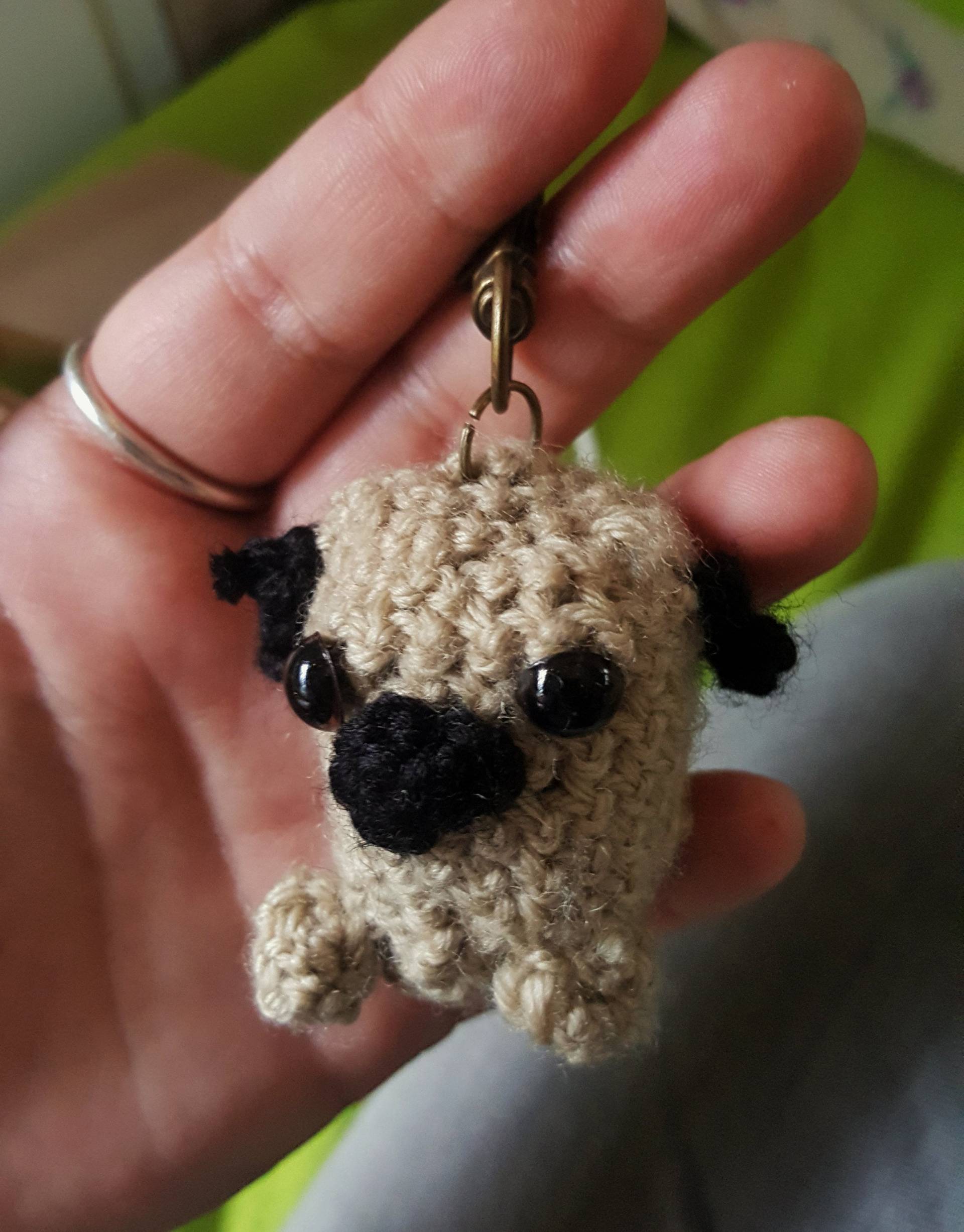 Miniatur Häkeln Mops Schlüsselanhänger Miniatur Häkeln Mops Schlüsselanhänger von KnitfixAndChai