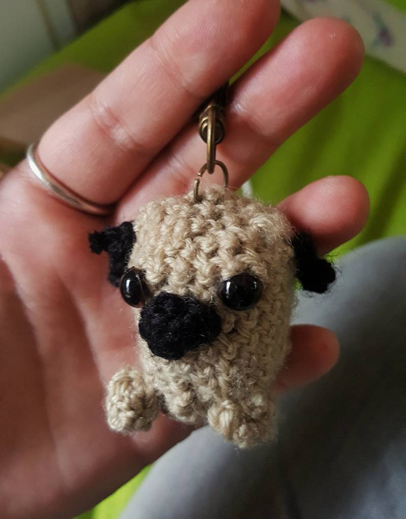 Miniatur Häkeln Mops Schlüsselanhänger Miniatur Häkeln Mops Schlüsselanhänger von KnitfixAndChai