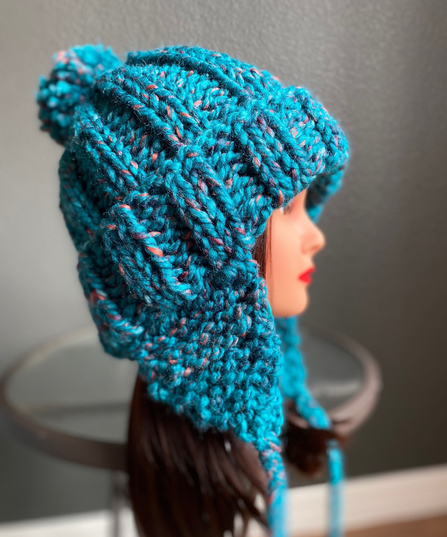 Grobstrick-Beanie Mit Geflochtenen Quasten Wollmütze Grobstrick-Beanie Mit Geflochtenen Quasten Wollmütze von Knitrhapsody