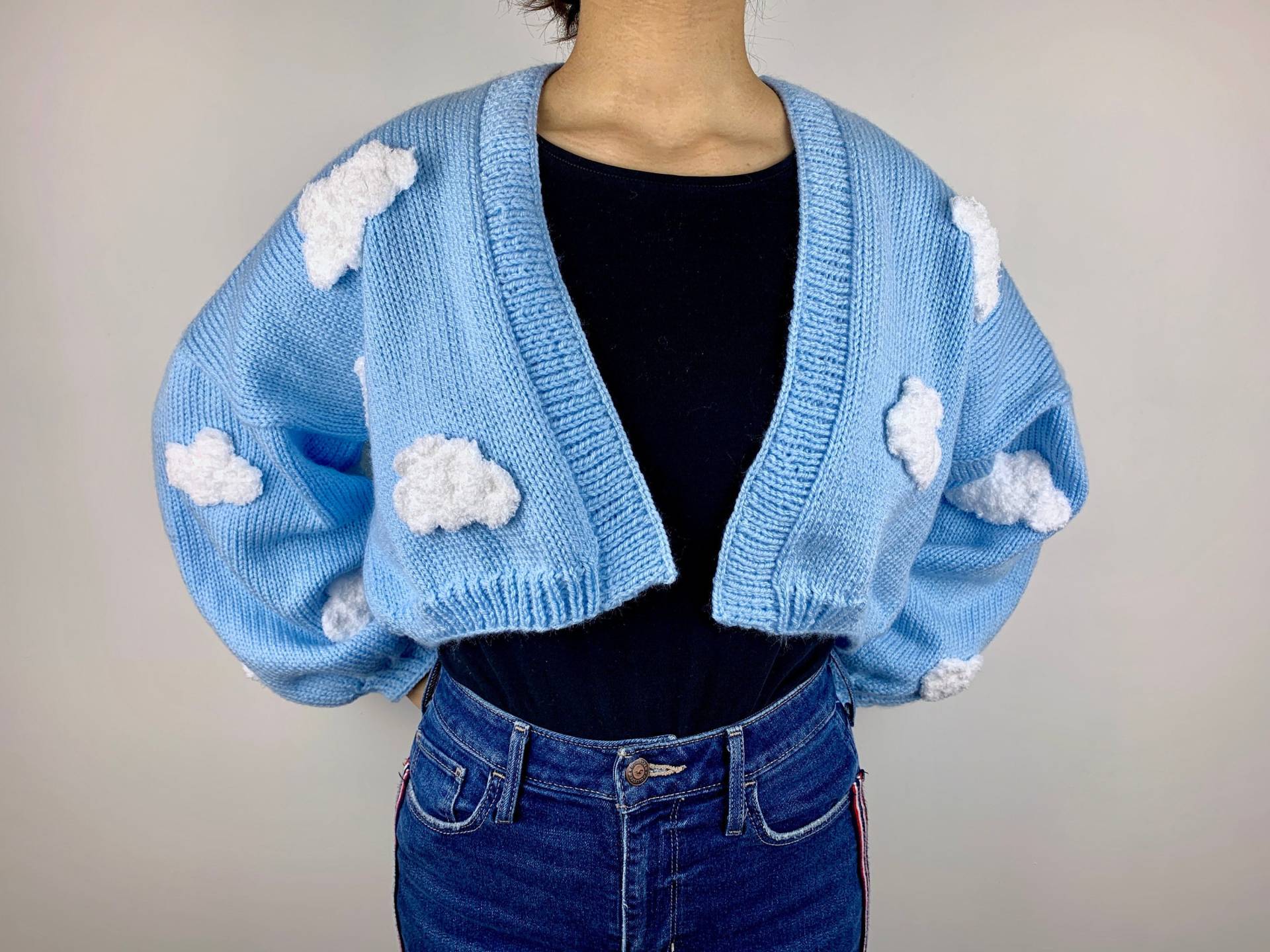 Handgestrickte Blauer Himmel Wolken Boxy Oversized Cropped Cardigan von KnitsByBasil