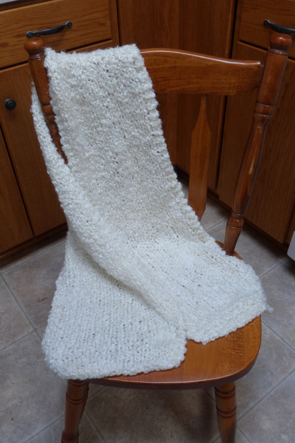 Handgestrickter Boucle-Schal - Off-White Winter Wear Handgestrickter Boucle-Schal - Off-White Winter Wear von KnitsbyGinny