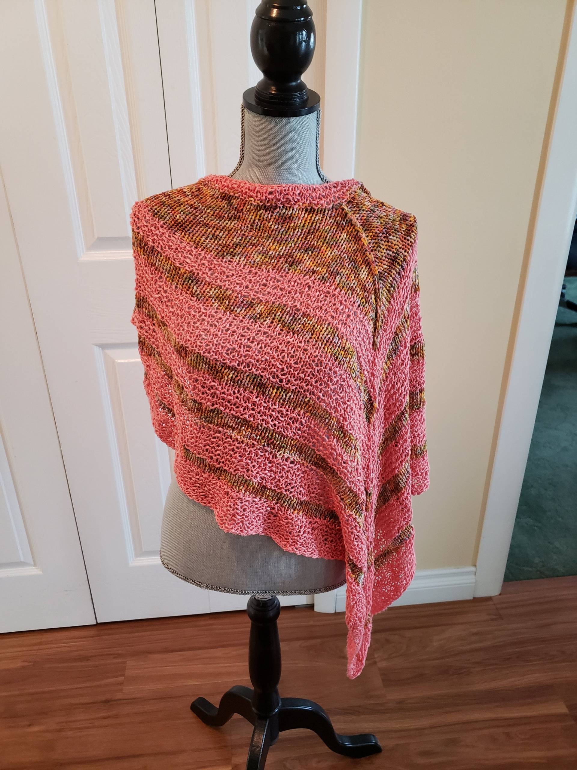 Peachy Poncho Peachy Poncho von KnitsbyLA