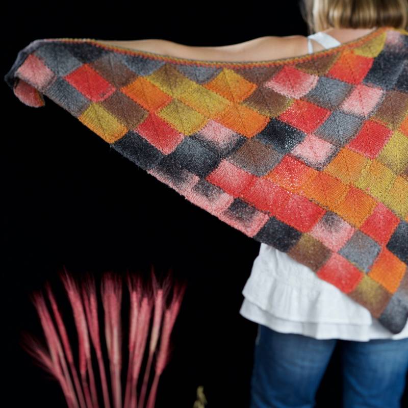 Seidenschal Wickelschal Handgestrickt, Rot Schwarz Gelb Rosa Farben, Kunst Schal von Knitsha