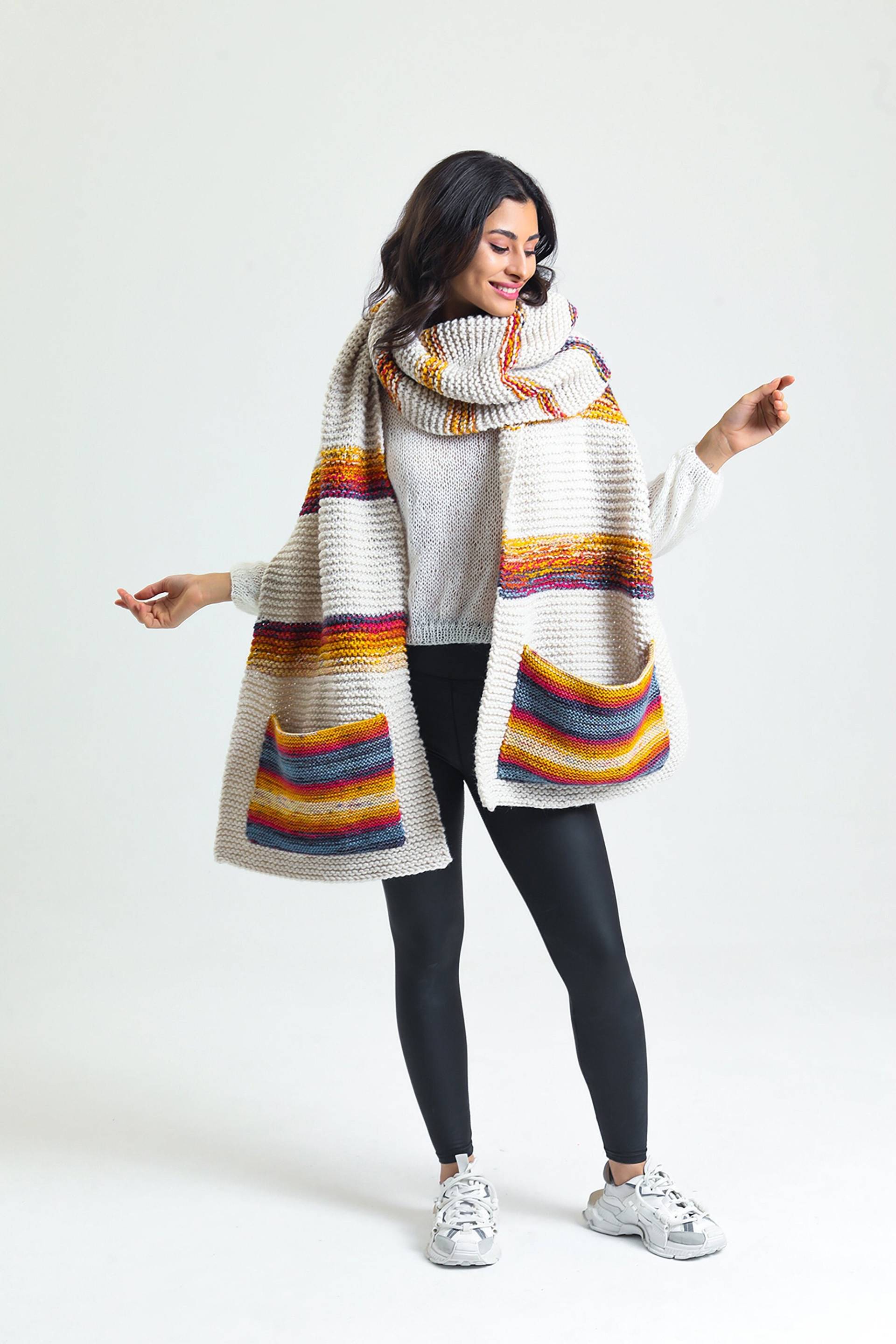 Langer Gestrickter Taschenschal, Handgefertigter Warmer Schal Langer Gestrickter Taschenschal, Handgefertigter Warmer Schal von KnitsoCO