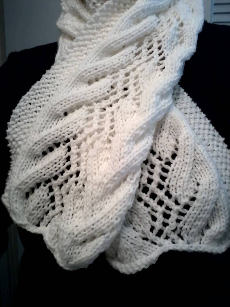 Gossamer Morgenschal Gossamer Morgenschal von KnitstitchandWhimsy