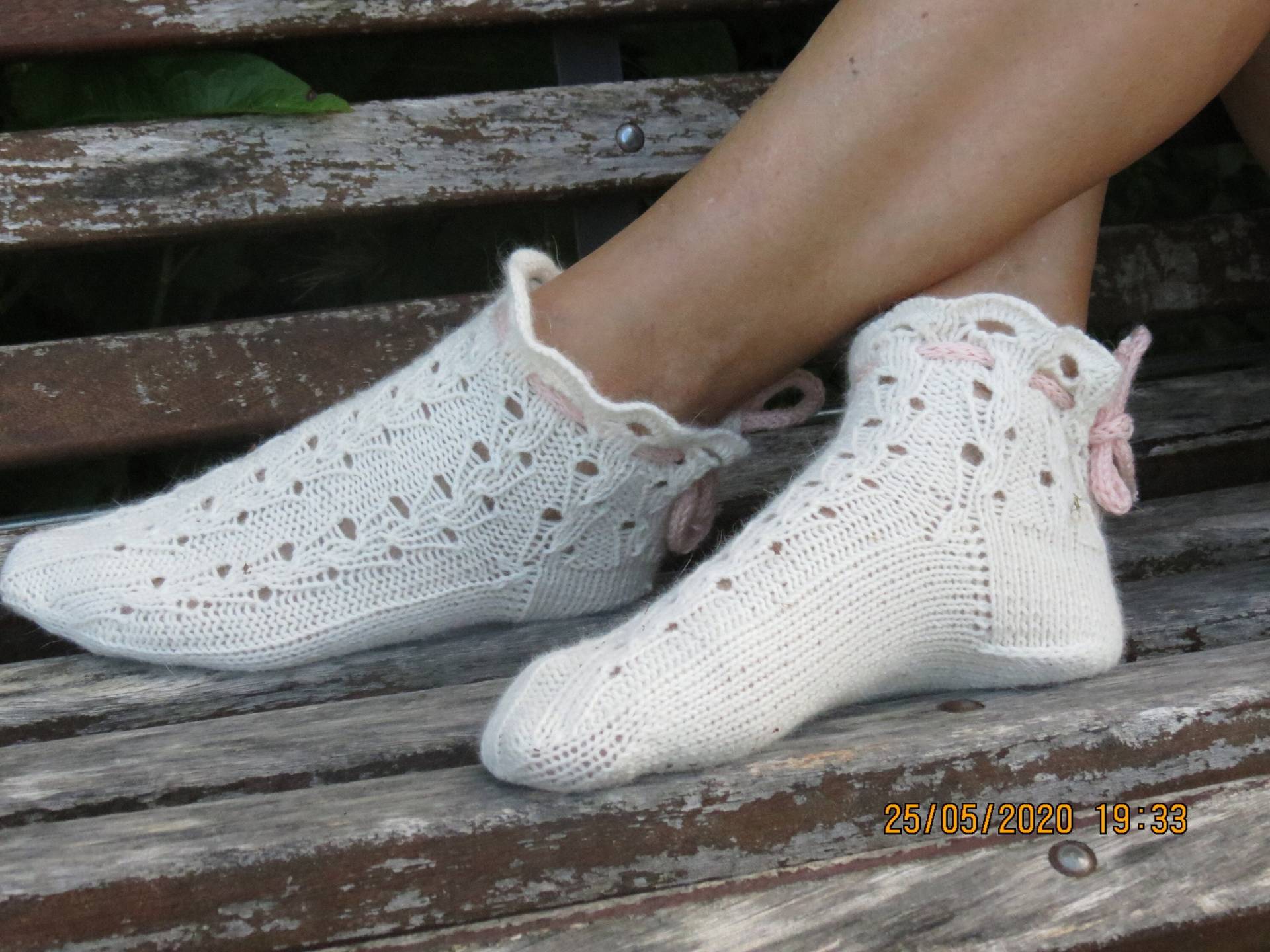 Handgestrickte Kurze Socken Aus Weißer Wolle, Warme Weiche Spitzensocken, Natürlichen Materialien, Mit Rüschen Handgestrickte Kurze Socken Aus Weißer Wolle, Warme Weiche Spitzensocken, Natürlichen Materialien, Mit Rüschen von KnittedCraftByViki