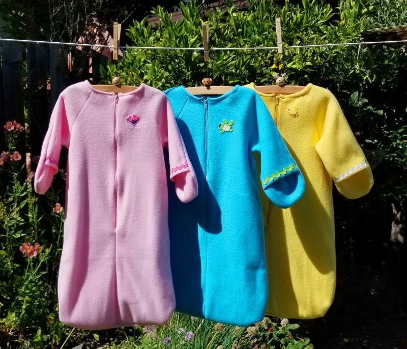 Wimpelkette Aus Fleece, Gelb Oder Rosa, Grösse Bis 6 Monate von KnittedKids
