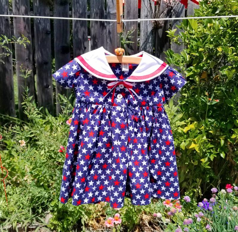 star Print Matrosenkleid, Grösse 44-46 cm von KnittedKids