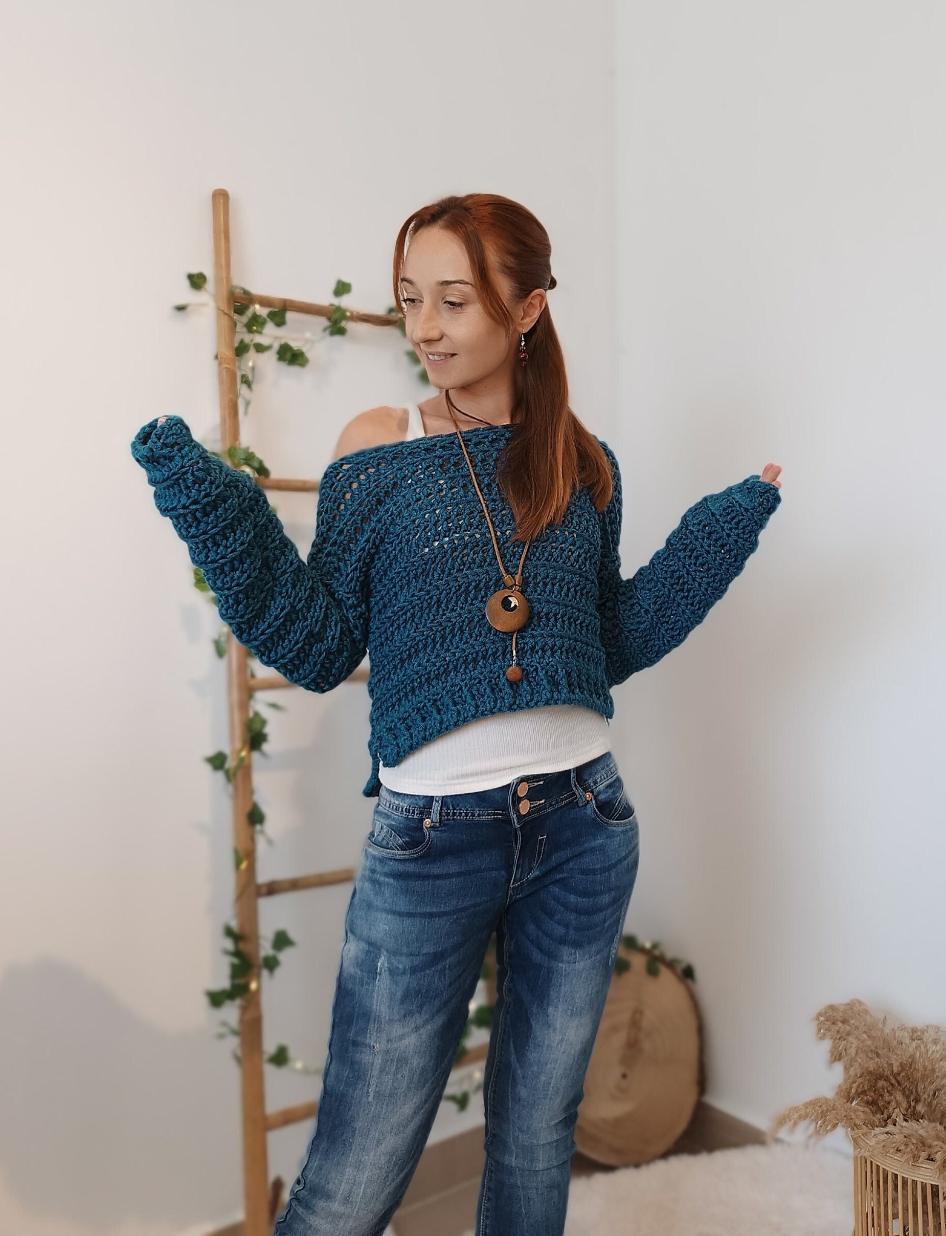 Petrol Blau Häkeln Crop Sweater Veganes Off-Shoulder Top von KnittedSpirit