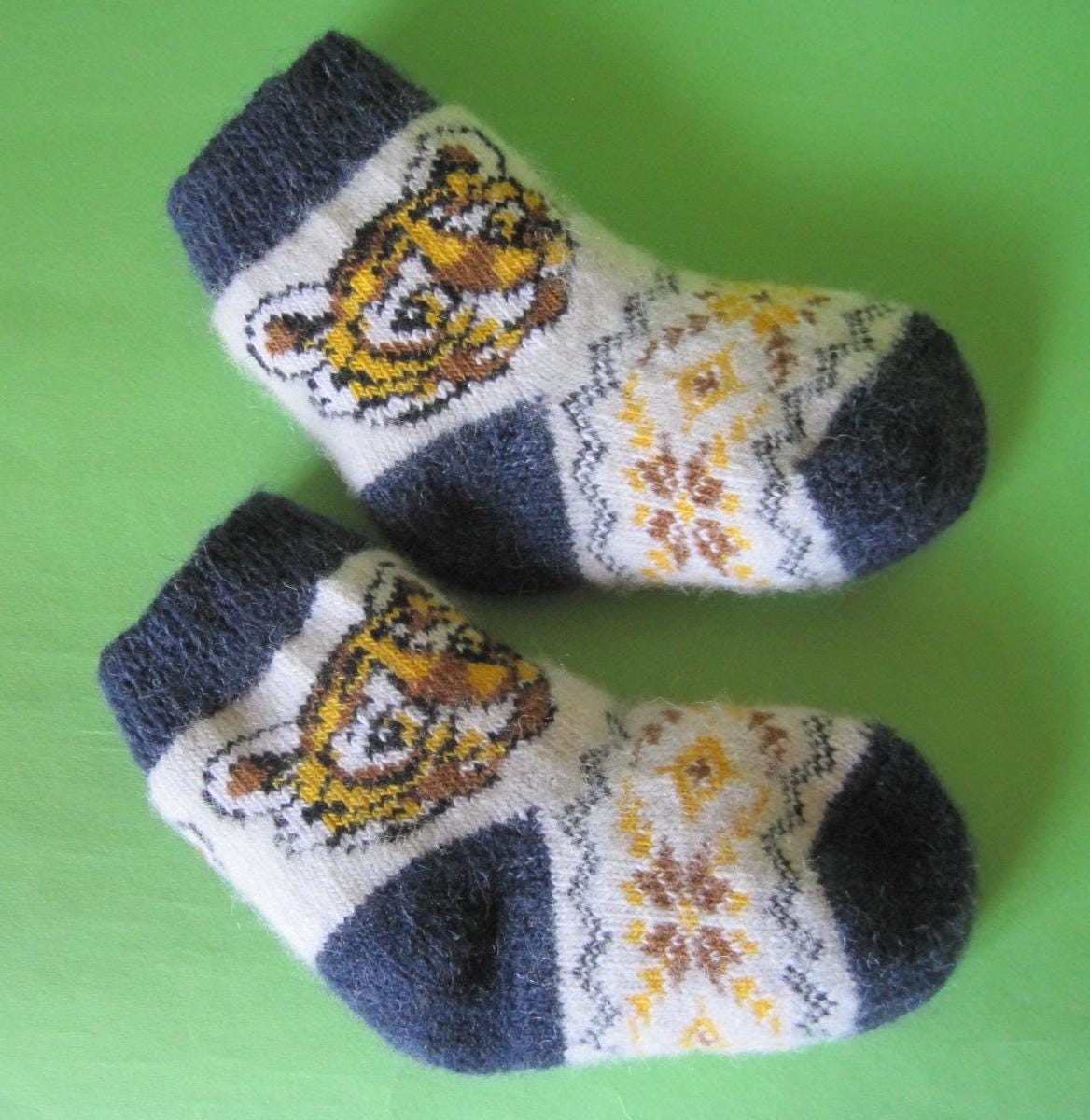 Hautfreundlicher Strickfilz-Babysocken, Natürliches Angora-Wollgarn, Warmes Geschenk, Babystiefel, Superwarm, Weich, Strickmuster, Tigerjunges von KnittedWarmGifts