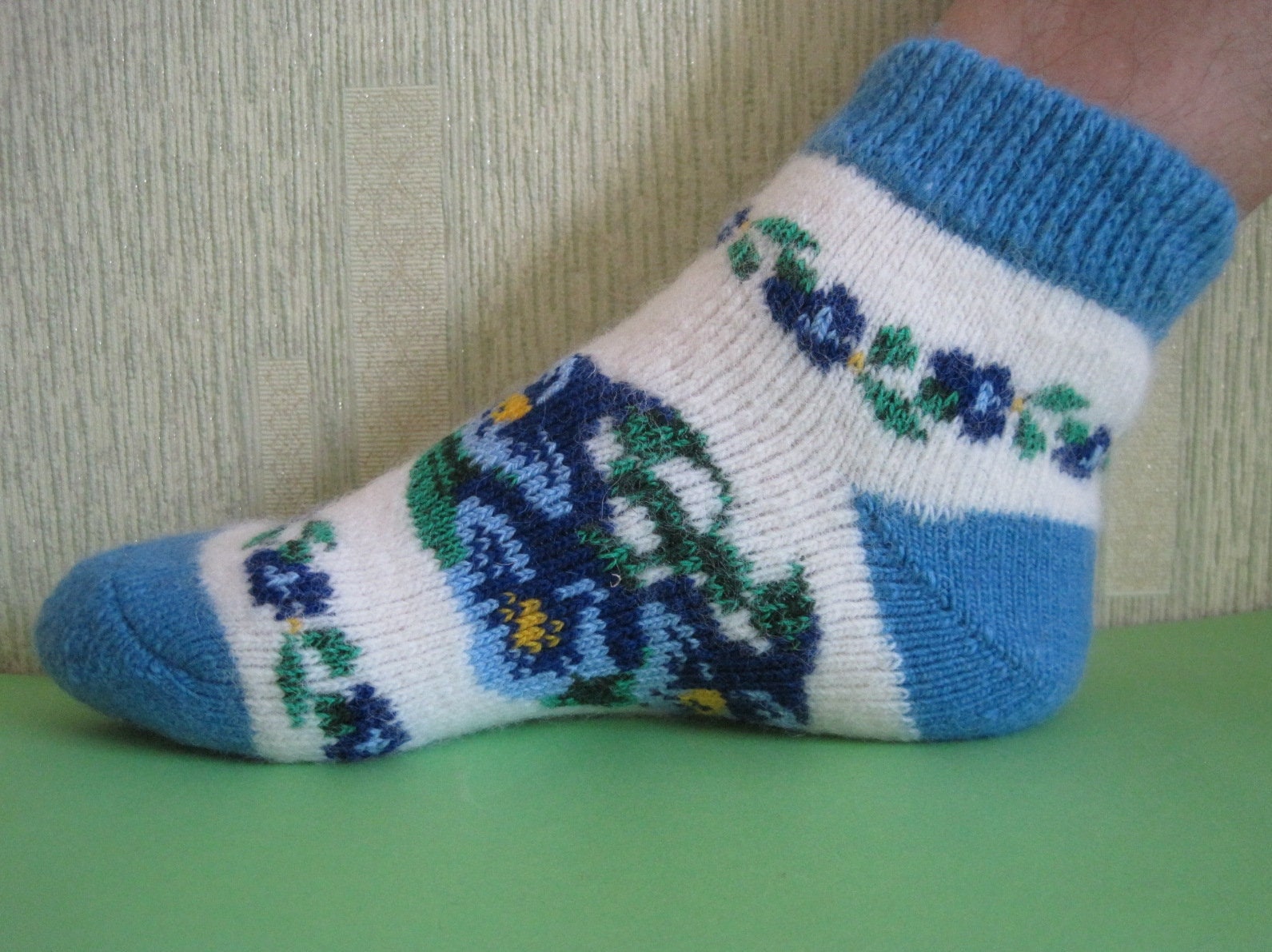 Wunderschöner Formstrick Und Filz Aus Hochwertiger Natürlicher Angorawolle. Damensocken Veilchenstrick | 9-10 Zoll, Eu-38-40/Us-8-9. Schön Warm von KnittedWarmGifts