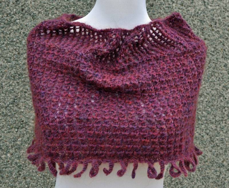 Handgestrickt Burgunder Spitze Und Loopy Loop von KnitterScarlet