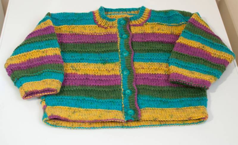 Handgestrickte Jungs/Mädchen Strickjacke Im Gestreiften Design Passend Für 5 Jahre von KnitterScarlet