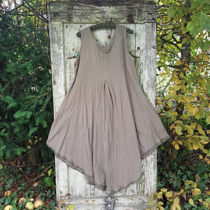 Elfenkleid Mit Häkelspitze, Blassoliv Elfenkleid Mit Häkelspitze, Blassoliv von Knitterkittel