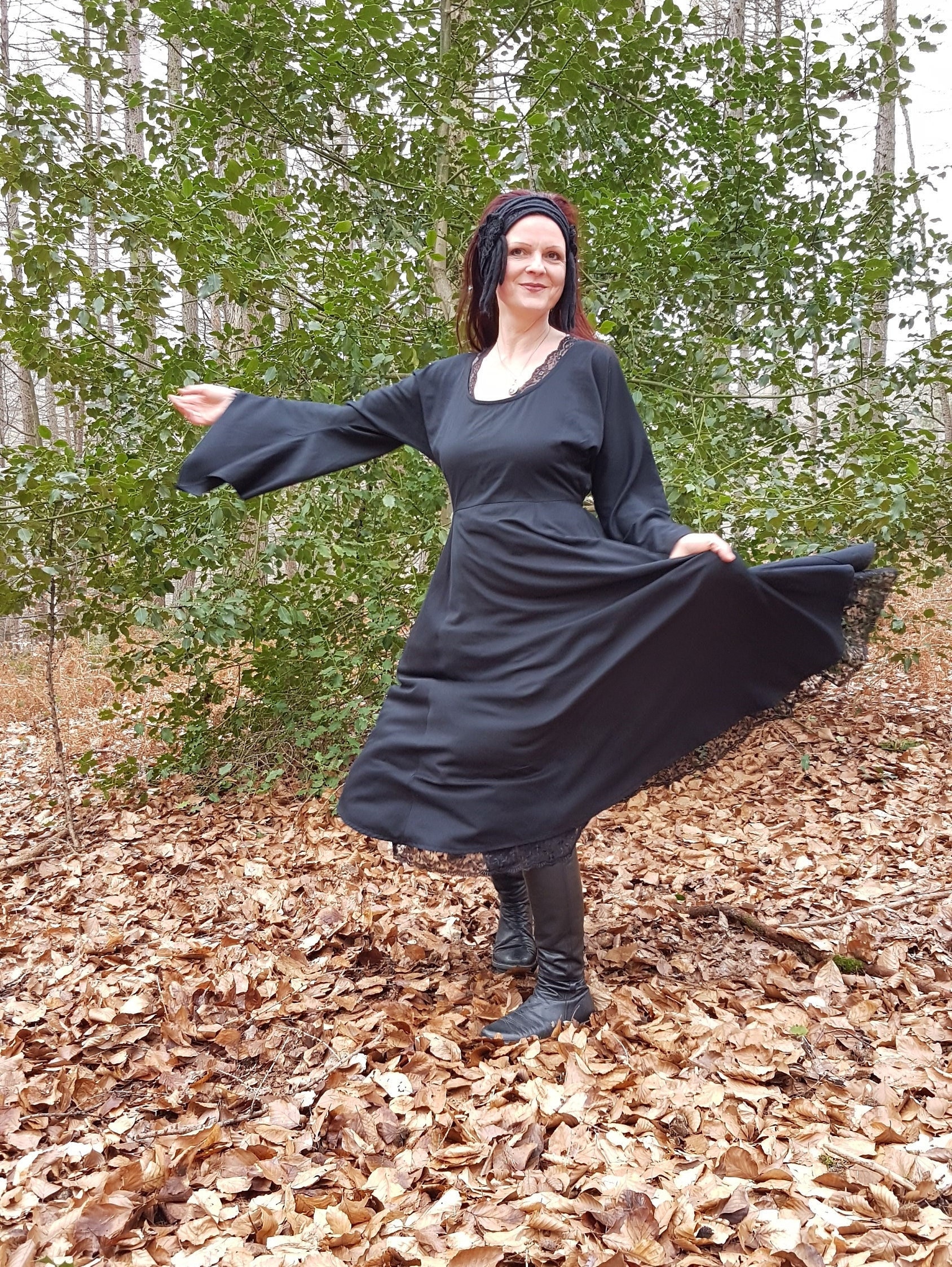 Kleid Mit Trompetenärmeln Und Bindebändern Gr. M von Knitterkittel