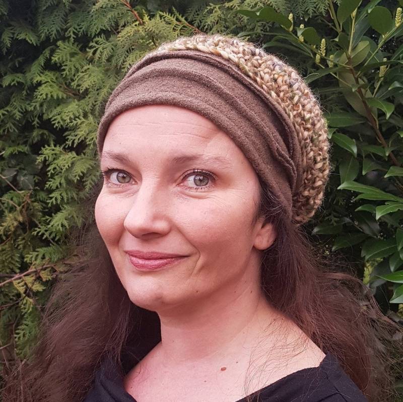 Schluppmütze Mit Biesen Und Häkelnetz Schluppmütze Mit Biesen Und Häkelnetz von Knitterkittel