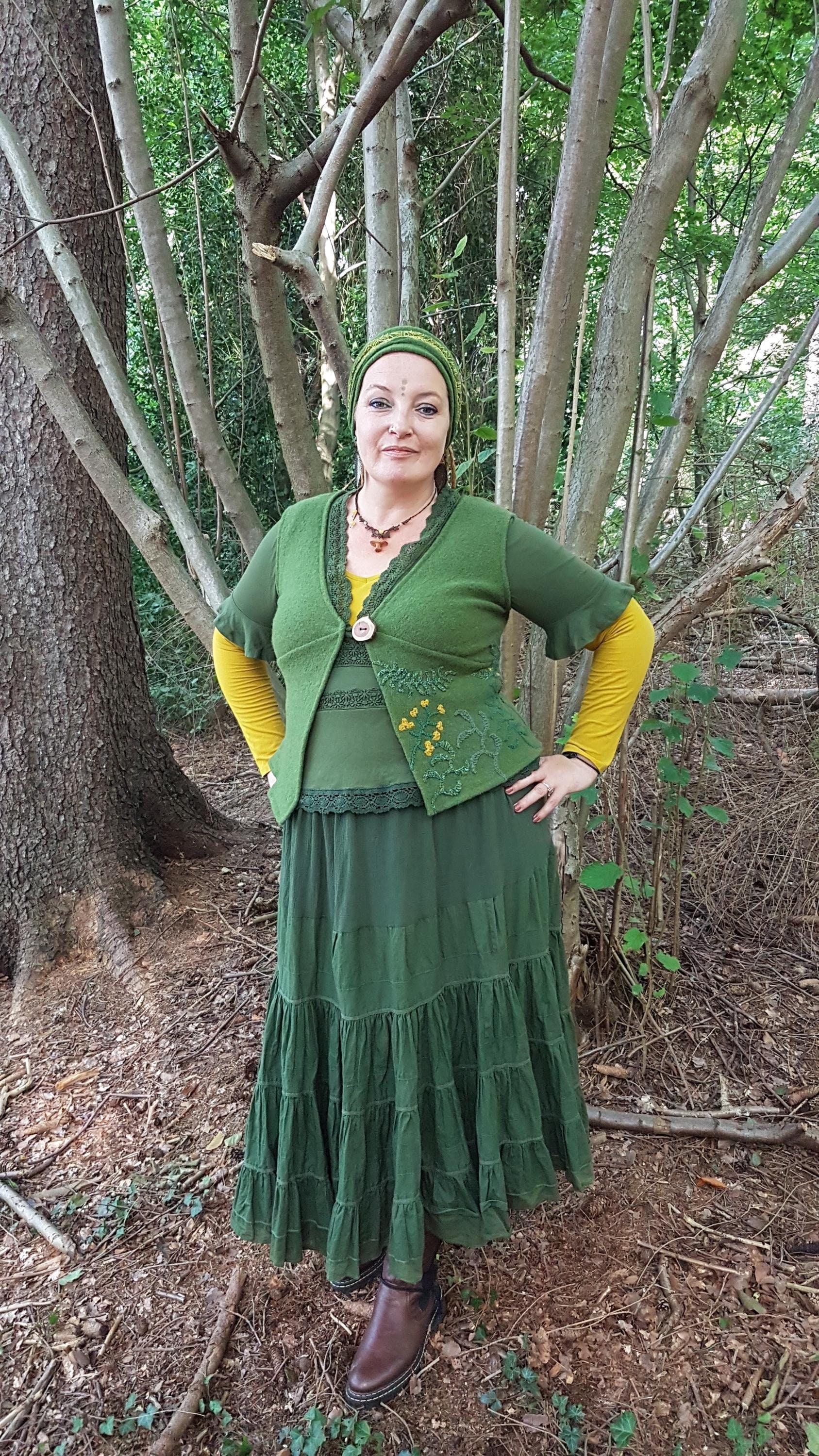 Taillierte Walklodenweste, Bestickt Gr.m/L von Knitterkittel