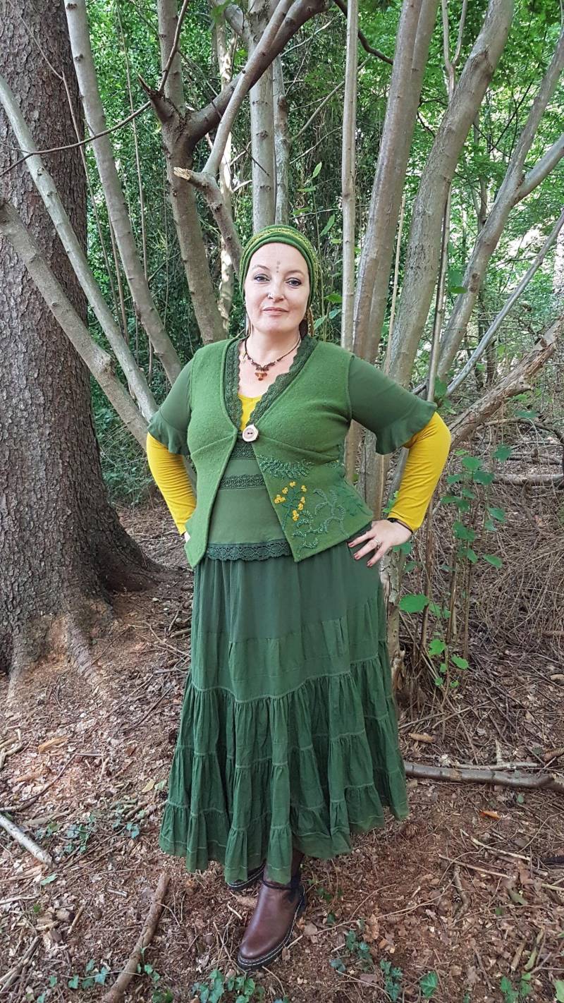 Taillierte Walklodenweste, Bestickt Gr.m/L von Knitterkittel