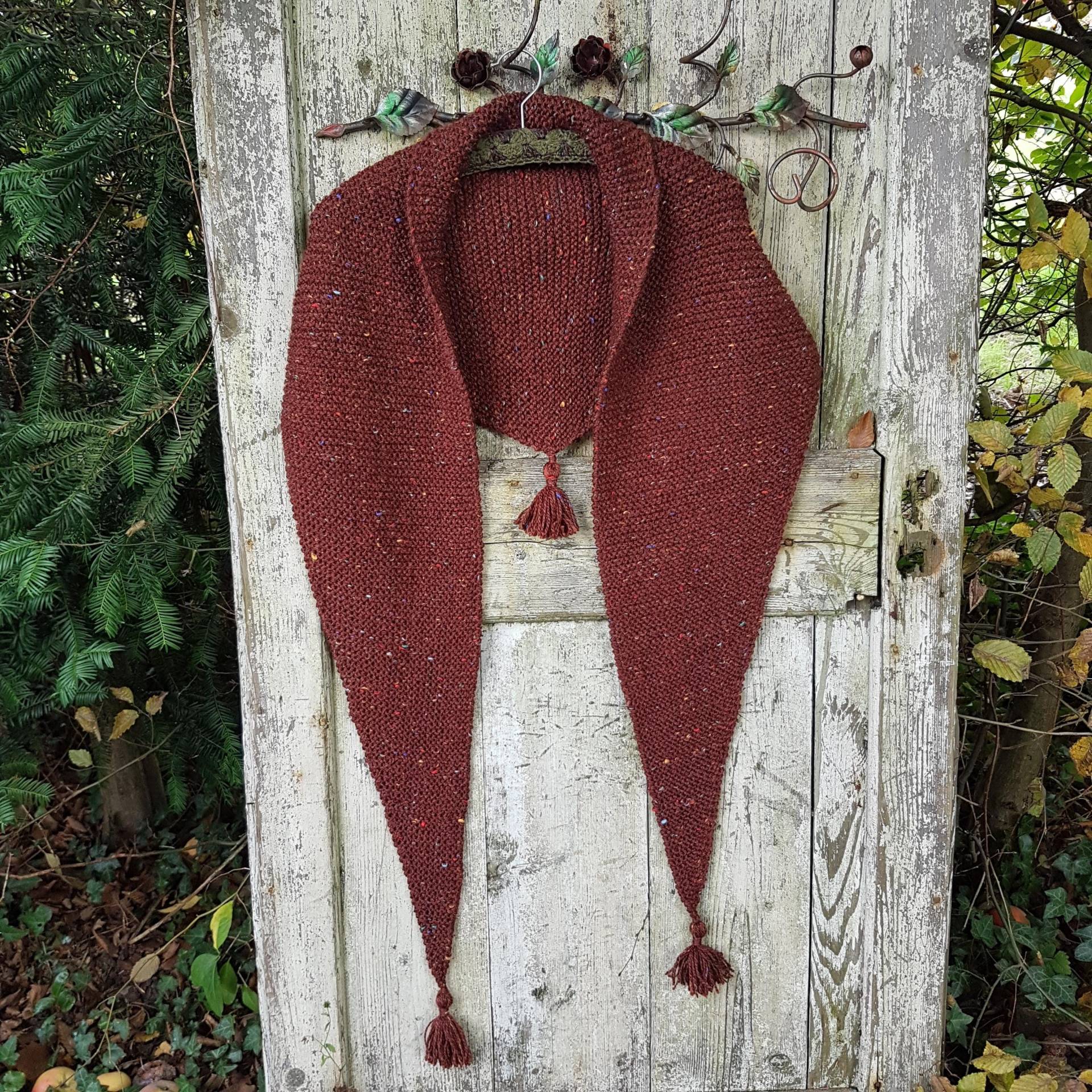 Wollstricktuch Mit Troddeln, Handgestrickt von Knitterkittel