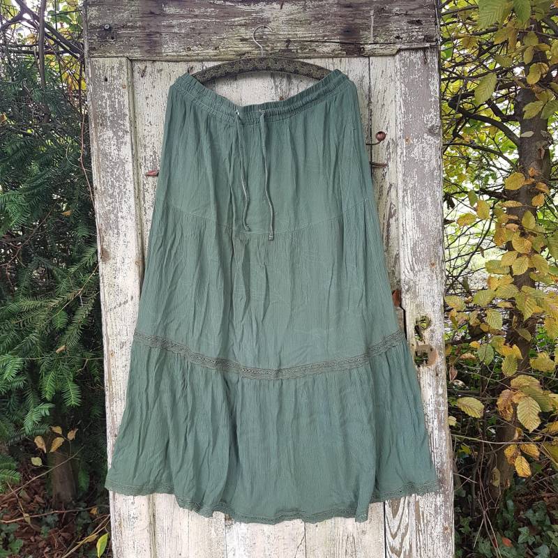 stufenrock Mit Häkelspitze | B-Ware stufenrock Mit Häkelspitze | B-Ware von Knitterkittel
