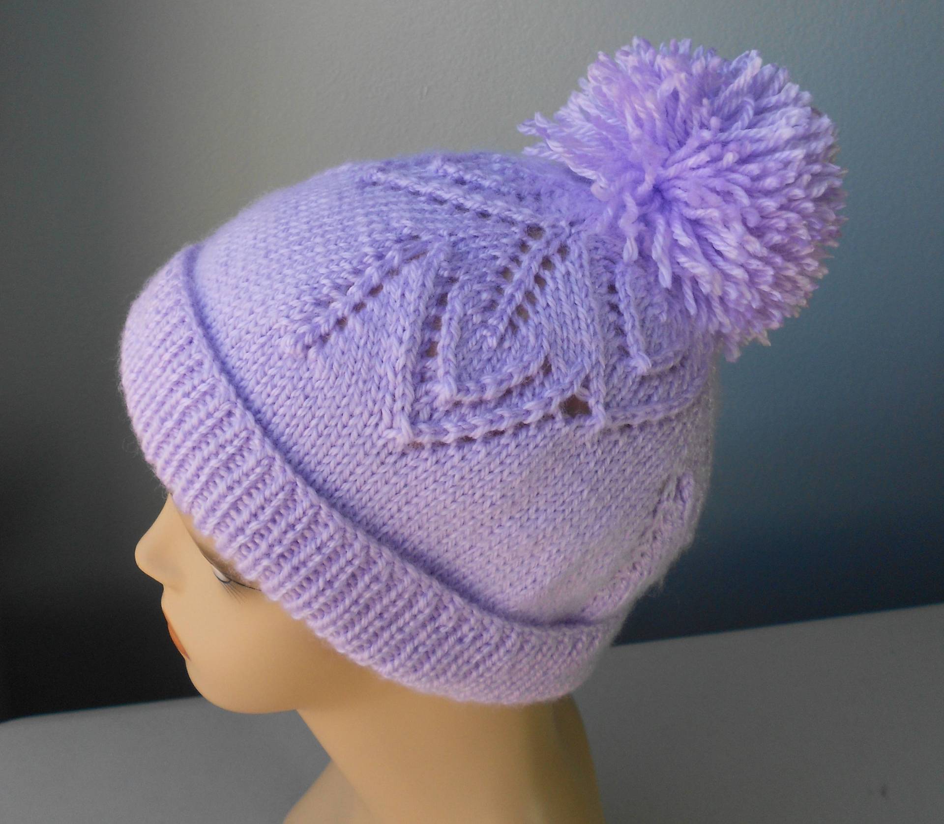 Bommel Mit Blatt-Details Bommel Mit Blatt-Details von KnittiKitty
