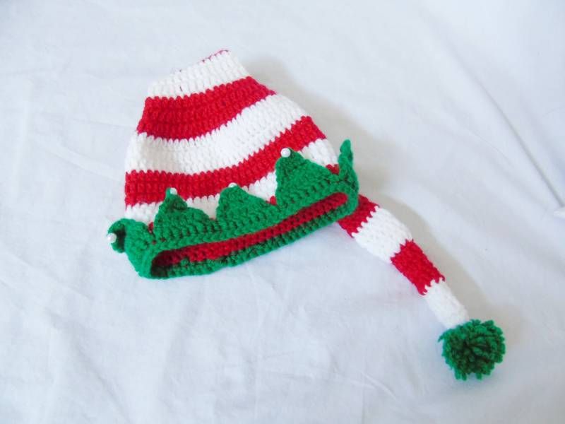 Baby Weihnachtselfenmütze, Weihnachtsmannmütze, Personalisierte Baby-Weihnachtsmannmütze, Neugeborenen-Foto-Requisite, Rot-Weiß-Grüner von KnittingARTwork