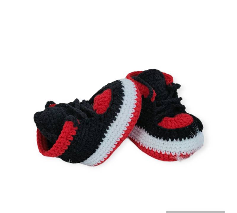 Gehäkelte Babyschuhe, Rote Häkelschuhe Baby Junge von KnittingARTwork